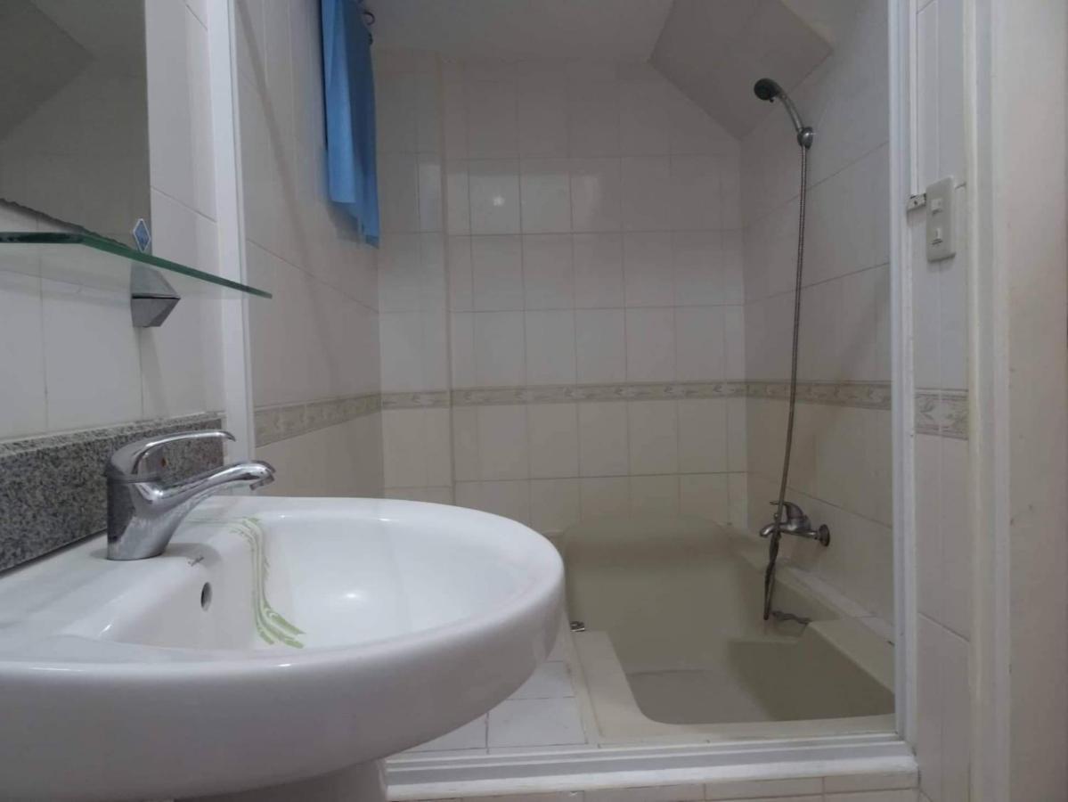Julz Tropical Apartments Olongapo Esterno foto