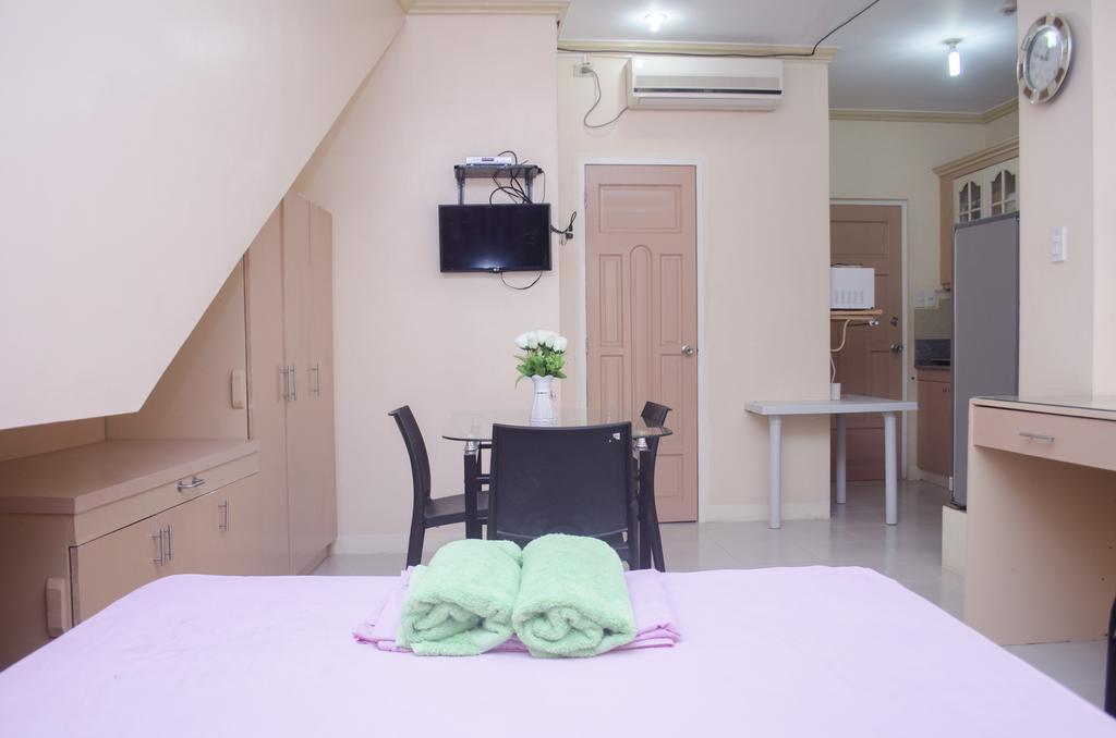 Julz Tropical Apartments Olongapo Esterno foto
