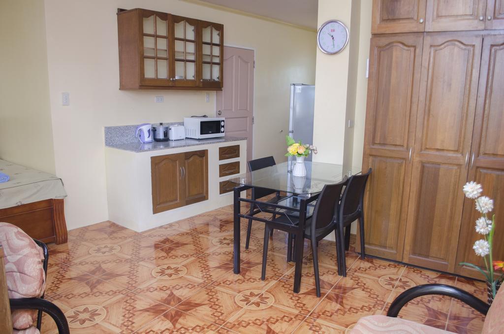 Julz Tropical Apartments Olongapo Esterno foto